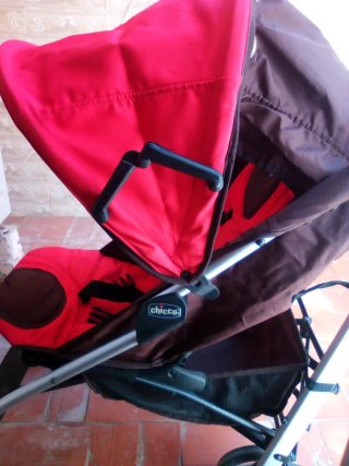 Carro de paseo Chicco rojo plegable