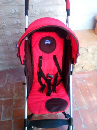 Carro de paseo Chicco rojo plegable