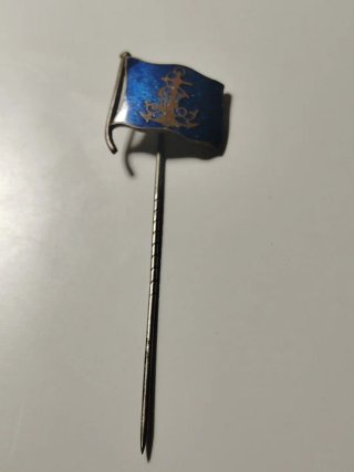 Alfiler de corbata, forma de bandera o estandarte