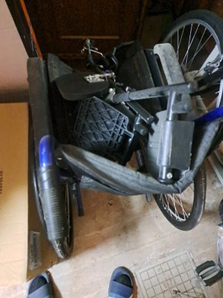 Sedia a rotelle pieghevole