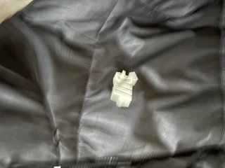 Abrigo Nike con Logo Roto, se le puede quitar