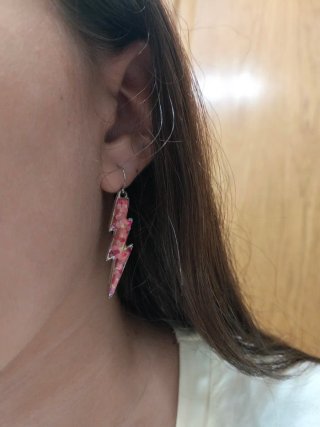 Pendientes Rayo Rosa Brillante Claire's