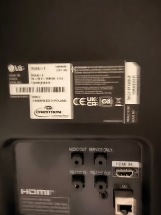Pantalla LG Profesional con Soporte Móvil