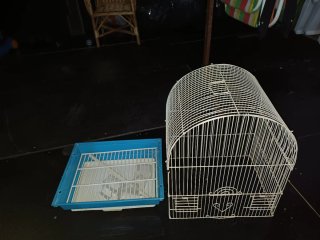 Jaula para pájaros con bandeja