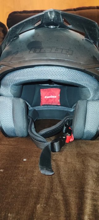 Casco de moto HEBO. Poco uso, se entrega a mano.