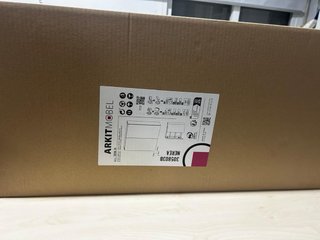 Mueble de pared blanco nuevo