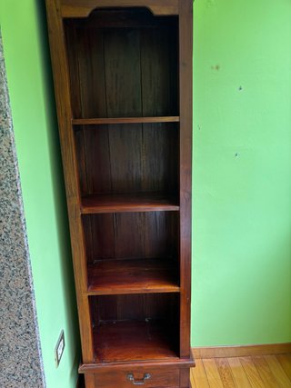 Estantería de madera
