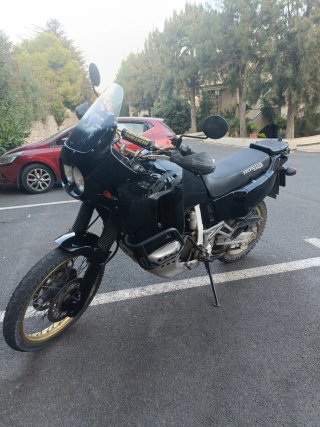 Honda Africa Twin 750 Negra