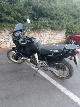 Honda Africa Twin 750 Negra