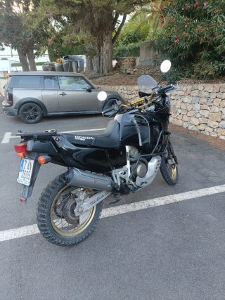 Honda Africa Twin 750 Negra