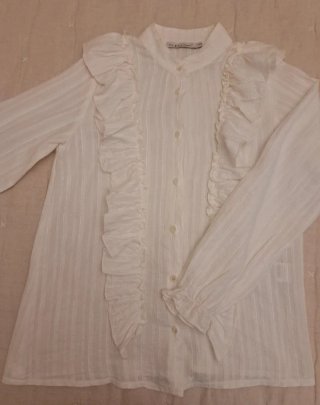 Blusa My Bella Moon blanca con volantes. Talla 14