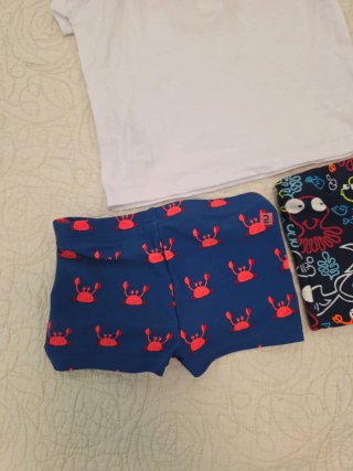 Conjunto camiseta y 2 bañadores bebé