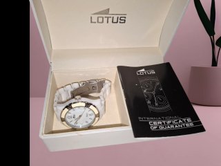 Reloj Lotus Blanco y Plateado
