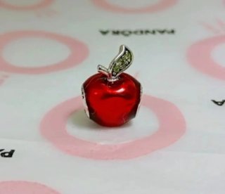 Charm Manzana roja  de Disney x Pandora