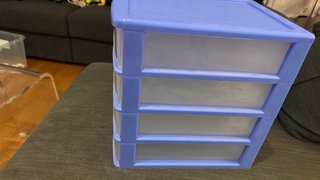 Cajonera de plástico azul y transparente