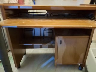Mesa escritorio madera con bandeja para teclado