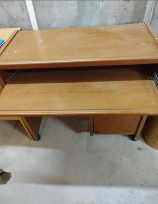 Mesa escritorio madera con bandeja para teclado