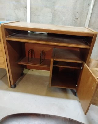 Mesa escritorio madera con bandeja para teclado