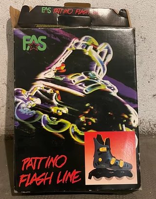 Pattini in linea blu e gialli