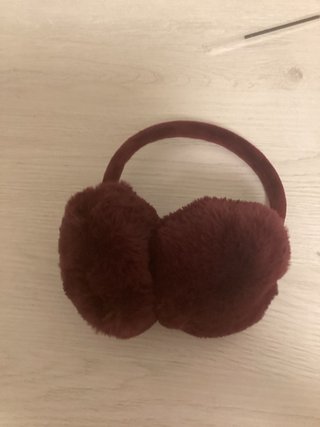 Orejeras de pelo rojo