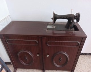 Máquina de coser Alfa antigua