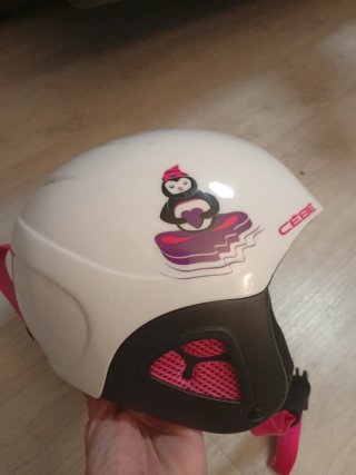 Casco infantil CÉBÉ blanco pingüino Talla 53-56 cm