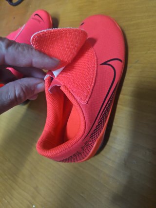 Botas de fútbol Nike Talla 29.5 cierre con velcro