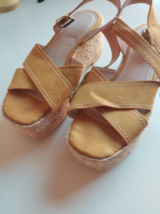 Sandalias Bershka Beige/Marrón Talla 39