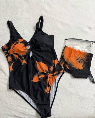 Bañador una pieza con pareo a juego