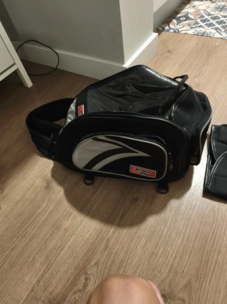 Bolsa sobredepósito Ultimate Speed negra y blanca