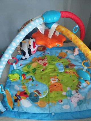 Móvil cuna Vtech y manta de juegos Vtech.