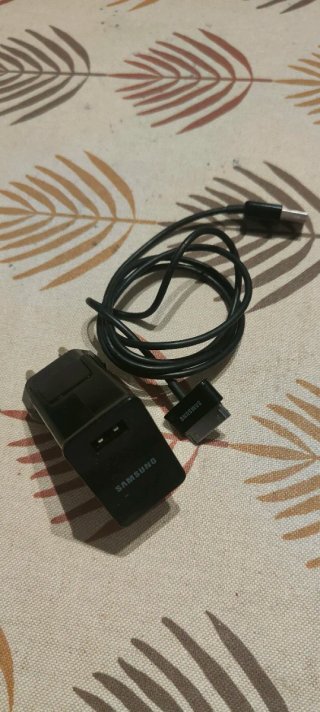 Samsung Galaxy Tab 2 + Cargador y Funda original