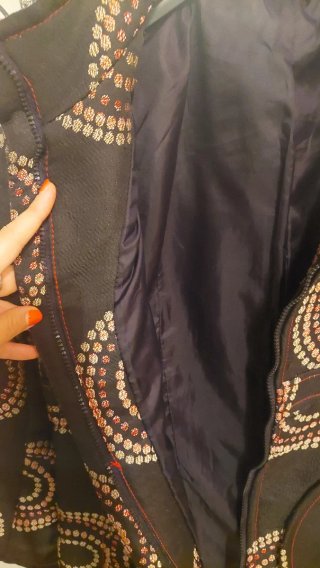 Abrigo con capucha y bolsillos Talla M