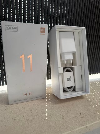 Xiaomi Mi 11i 5G con Caja y Cargador
