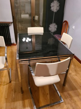 Mesa Comedor Cristal Negra + 4 Sillas Piel