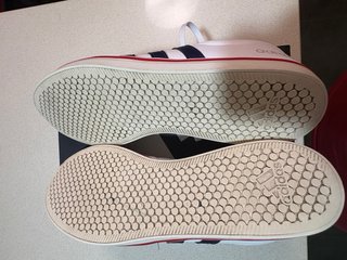 Zapatillas Adidas casuales blancas y azules