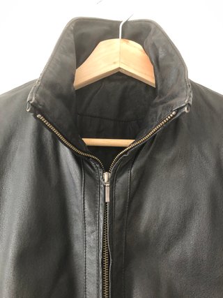 Chaqueta de piel negra