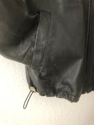 Chaqueta de piel negra