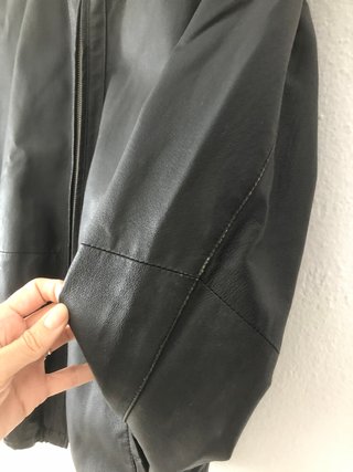 Chaqueta de piel negra