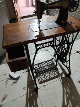 Máquina de coser Singer antigua