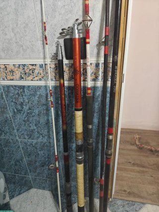 4 cañas de pesca.