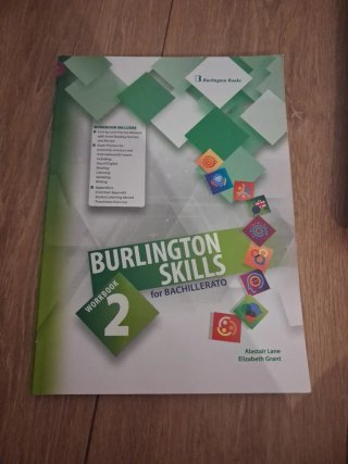 Wordbook ingles. Tiene alguna hoja hecha en lápiz.