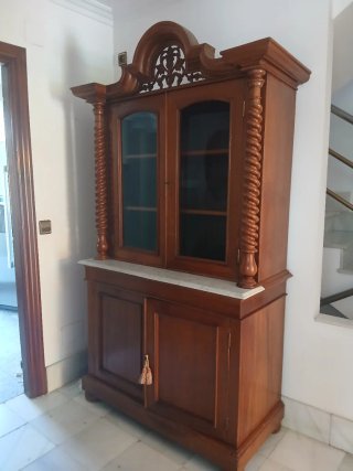Aparador de roble macizo con mármol