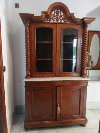 Aparador de roble macizo con mármol