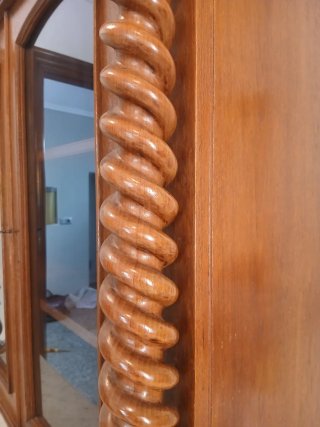 Aparador de roble macizo con mármol