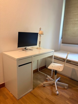 Escritorio MICKE con cajón blanco - MUDANZA