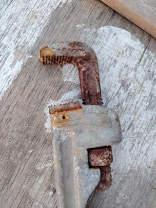 Llave de fontanero antigua