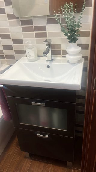 Mueble de aseo con lavabo
