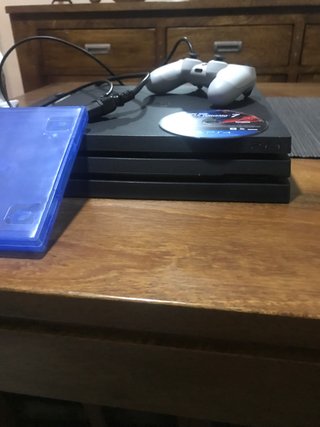 ps4 pro de 500 gb de capacidad en perfecto estado