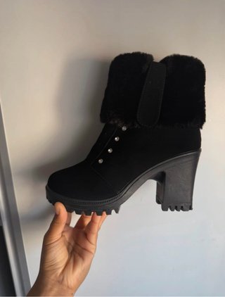 Botines negros tacón ancho con pelo